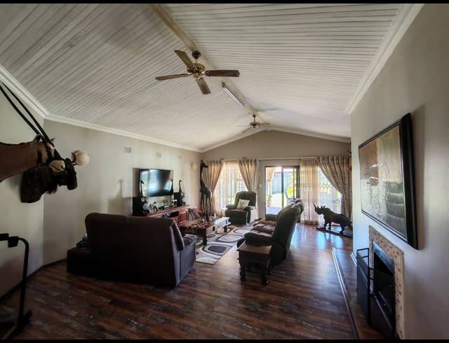 4 BEDROOM HOUSE FOR SALE IN THREE RIVERS EAST